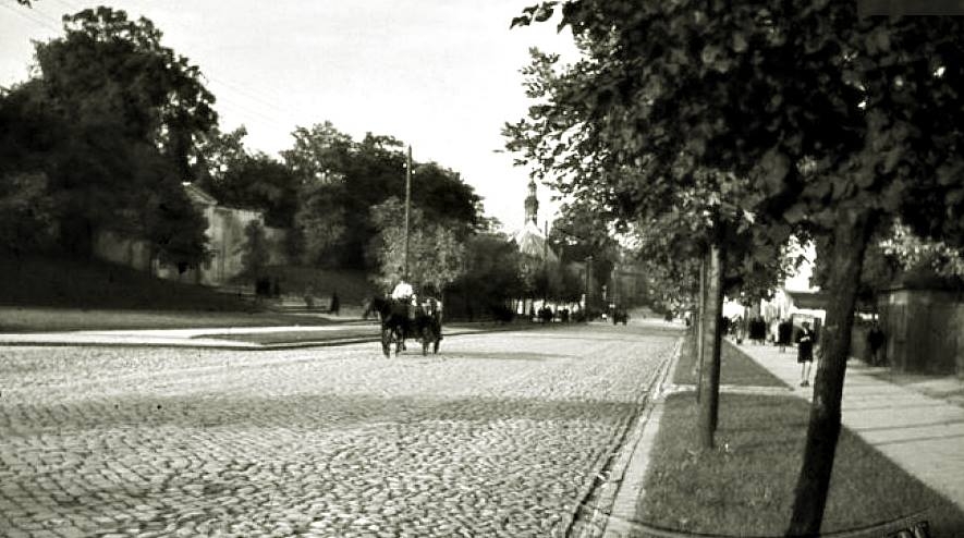 Bruk i zieleń na ulicy Górnośląskiej – Przewodnik po starym Kaliszu