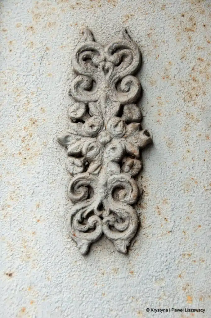 Złota 17