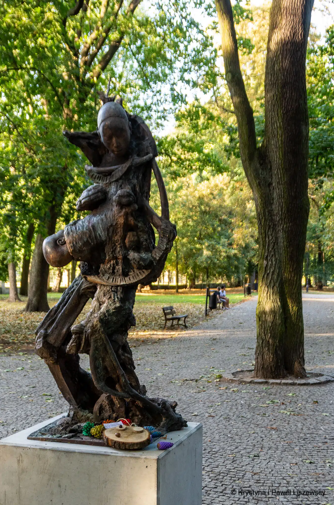 kalisz park gaja rzeźby
