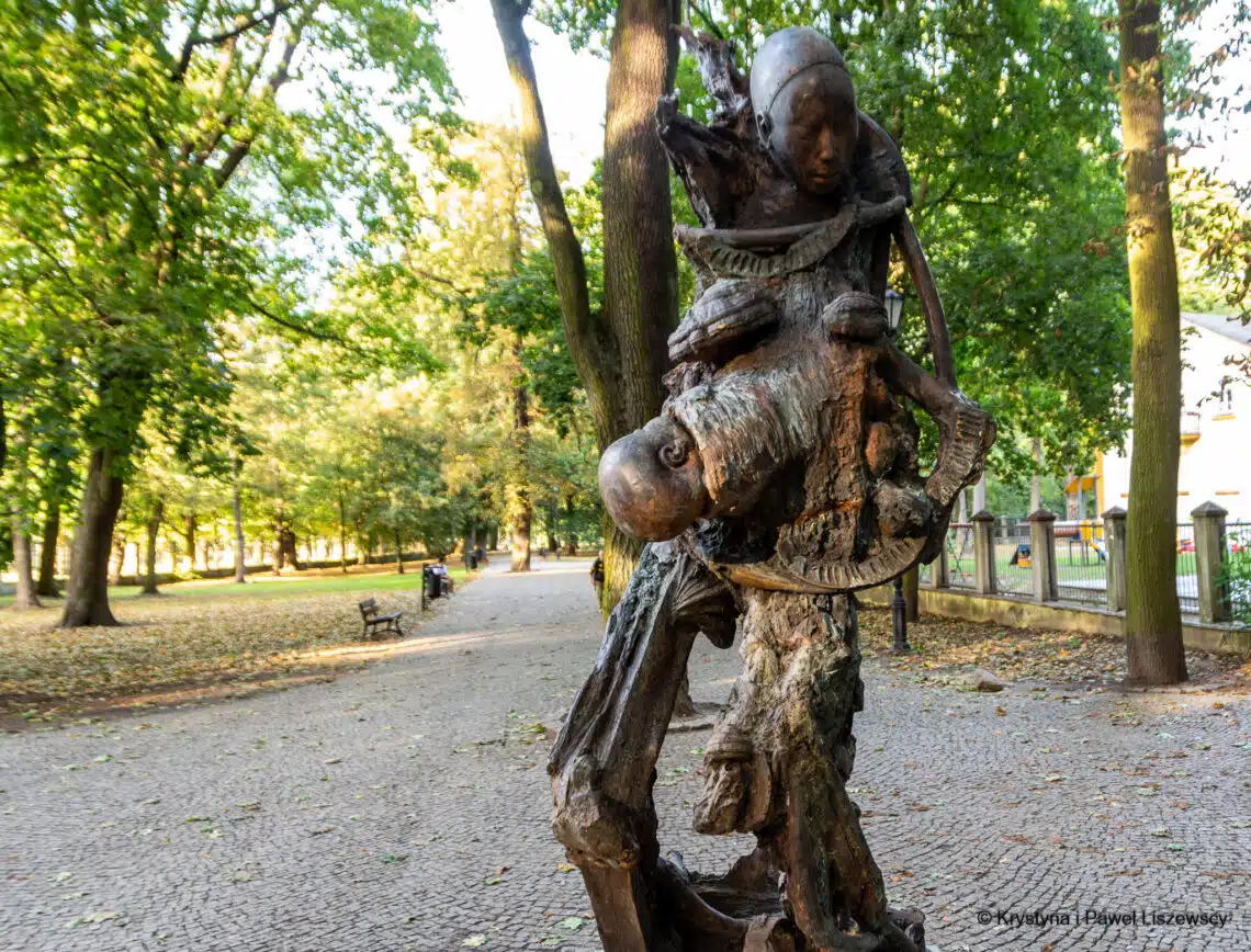 kalisz park gaja rzeźby