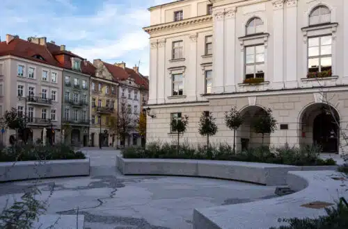 klomb przed ratuszem