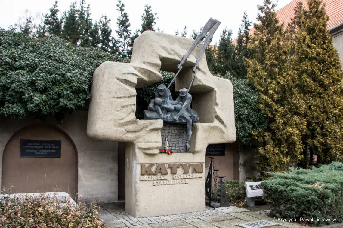katyn pomnik ozmina