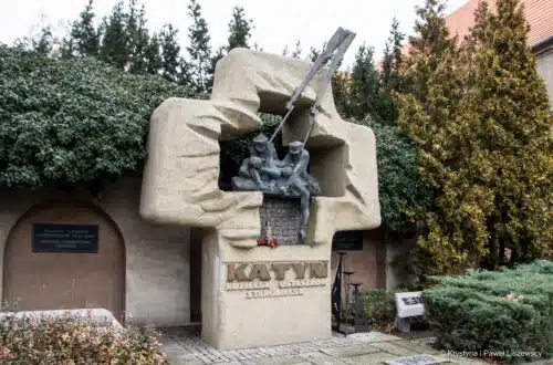 katyn pomnik ozmina
