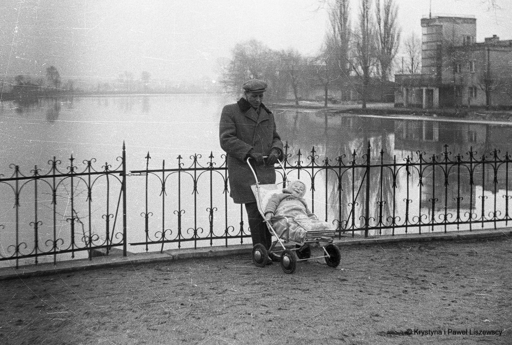 N-0678 - Kalisz Czasem Malowany Kalisz w starym albumie